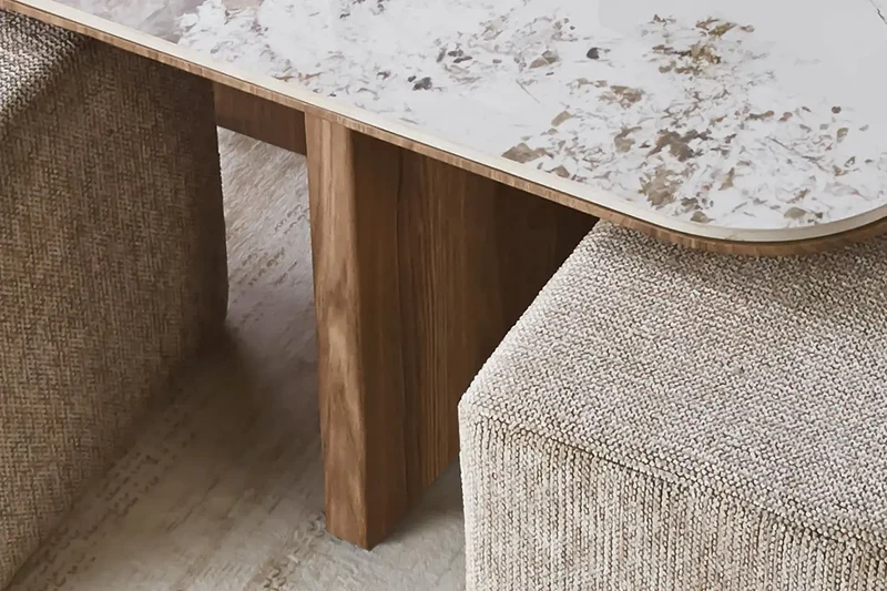 Table Basse avec 4 Poufs en Tissu Pierre Brillante AVORA - 80 x 80 cm