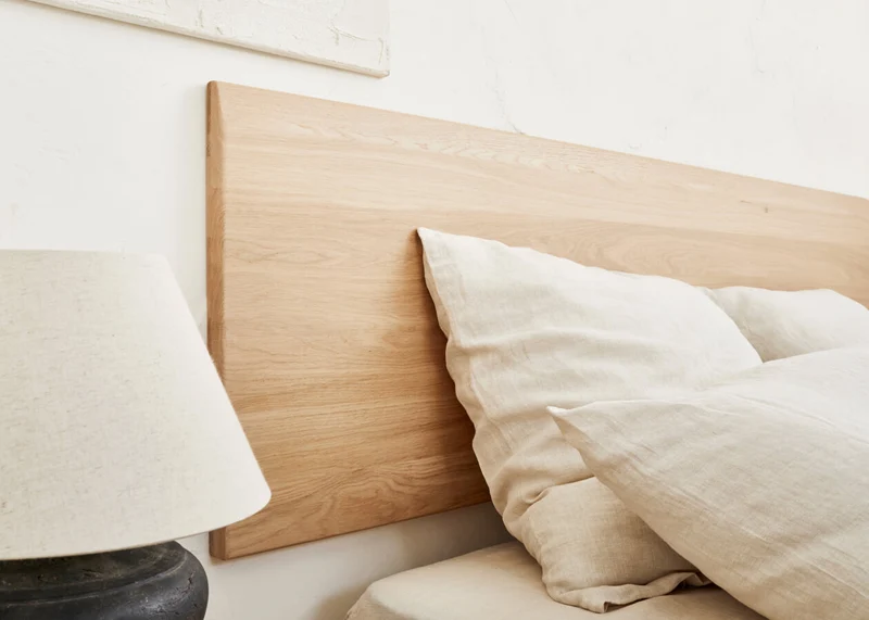 Lit plateforme en bois massif LIVIA