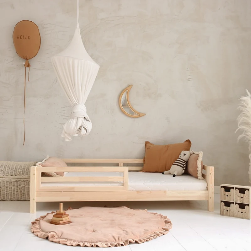 Lit simple en bois avec barrière • Alma