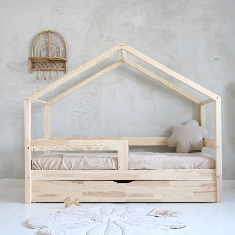 Lit cabane en bois avec tiroir, toit pointu • Ariane