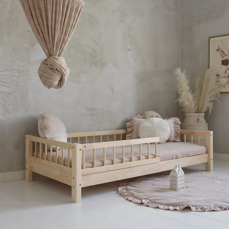 Lit simple en bois avec barrière • Maja