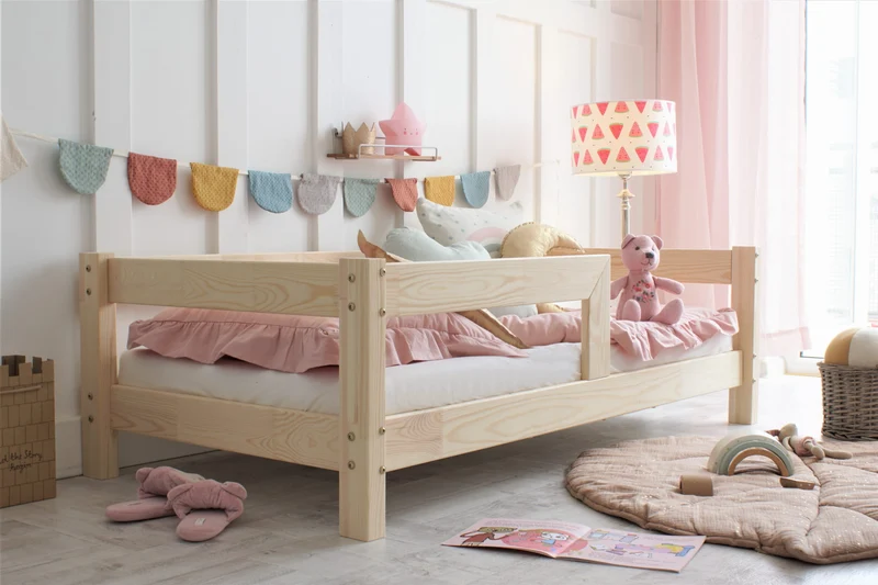 Lit simple en bois avec barrière • Ariane