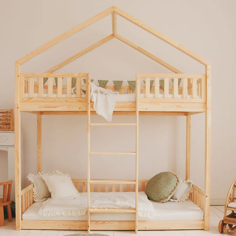 Lit cabane superposé 90x190cm en bois, toit pointu et échelle centrale • Nohr