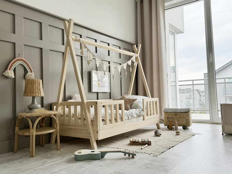 Lit simple tipi en bois avec barrière, entrée centrale • Nohr