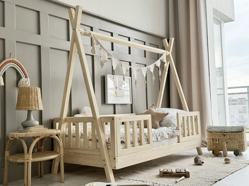 Lit simple tipi en bois avec barrière, entrée centrale • Nohr