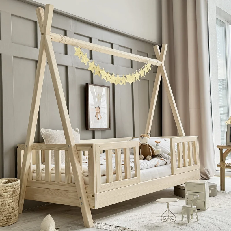 Lit simple tipi en bois avec barrière, entrée centrale • Nohr
