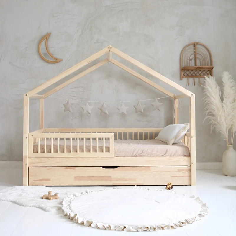 Lit cabane en bois avec tiroir, toit pointu • Milie