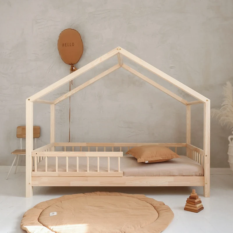 Lit cabane en bois avec tiroir, toit pointu • Maja