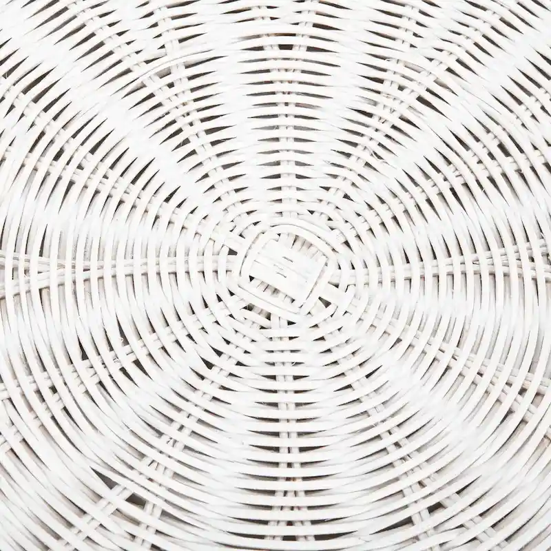 Ottoman de cocktail en rotin tressé – Design concave discret pour usage intérieur