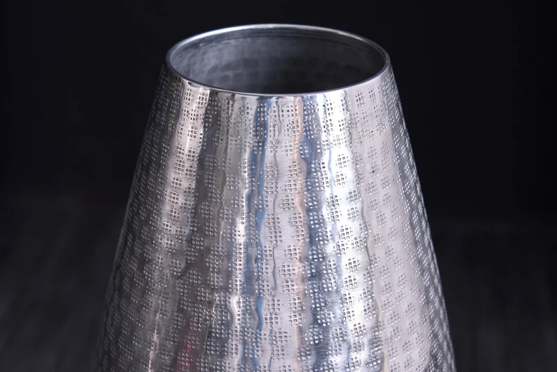 Vase élégant ORIENT 50cm argent au design marteau à grille
