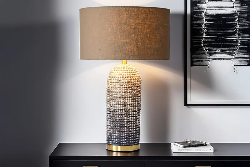 Lampe de table faite main ZEA 60cm marron naturel rond abat-jour en lin jonc de mer
