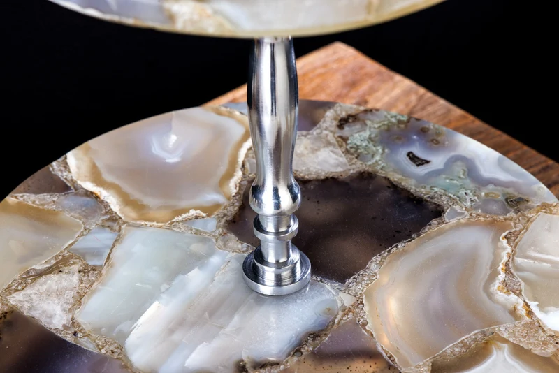 Lot de 2x Présentoir à gâteau décoratif NOBLE 35cm argent pierre précieuse fait main agate quartz aluminium