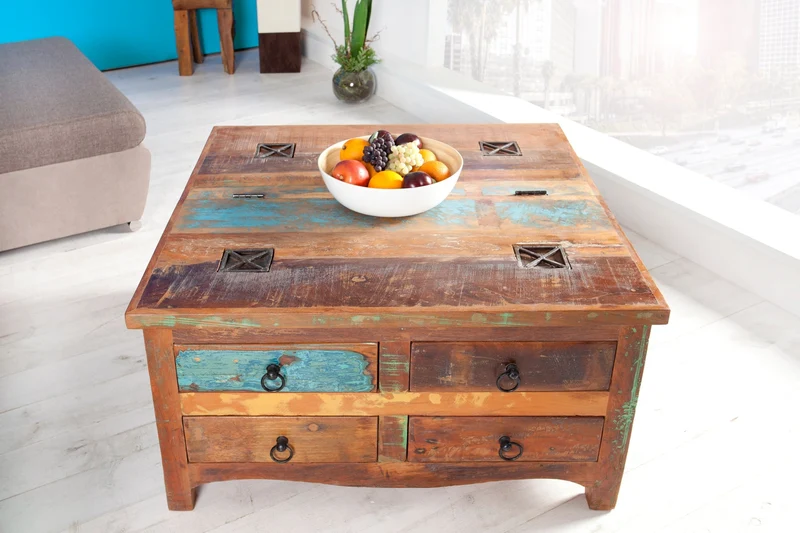 Table basse solide JAKARTA 70cm coffre coloré en bois de bateaux de pêche recyclé avec tiroirs