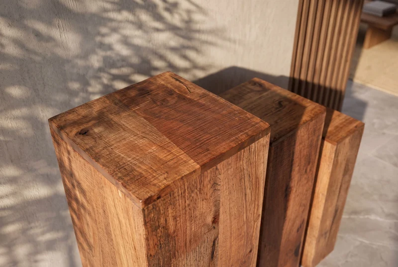 Lot de 3 colonnes décoratives design MAKASSAR 80cm en bois de manguier fait main