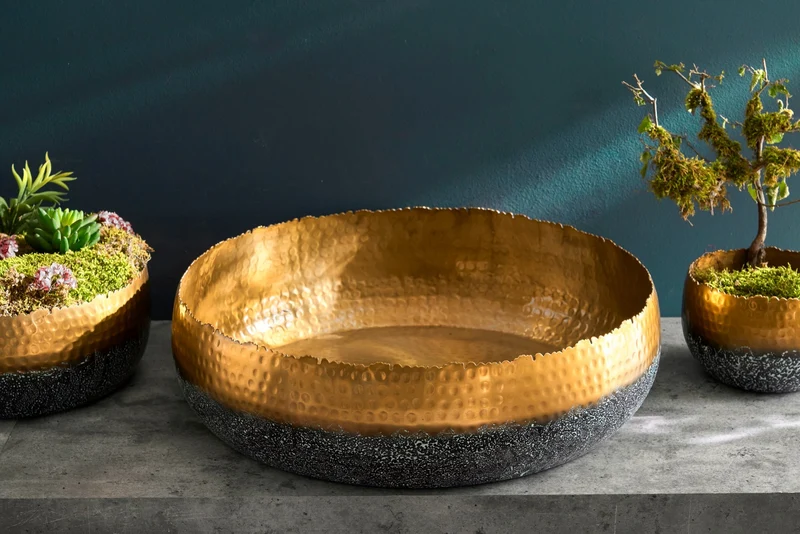 Bol décoratif artisanal ORIENT 52 cm doré avec patine au design classique martelé
