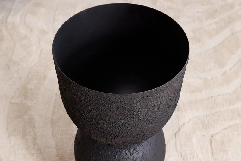 Moderne Vase SANDGLASS XL 70cm noir fer handmade utilisable des deux côtés