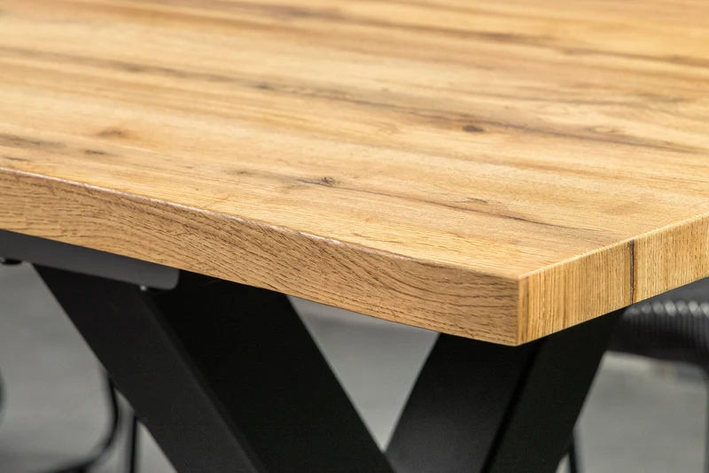 Table à manger extensible WILD 180-220 cm aspect chêne sauvage marron bord d'arbre noir