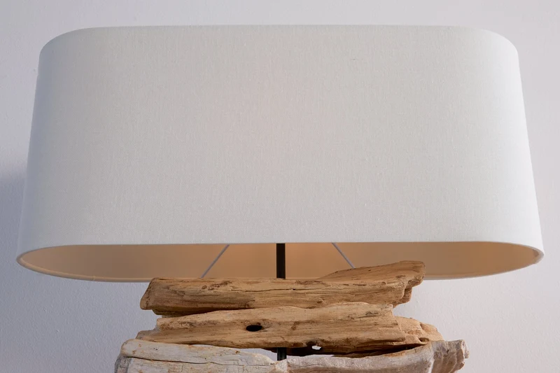 Lampe artisanale en bois flotté RIVERINE 55 cm crème abat-jour en lin de table