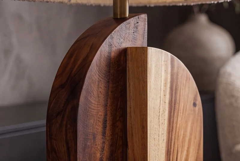 Lampe de table solide LOVERS 60cm bois d’arbre de pluie naturel abat-jour en tissu blanc