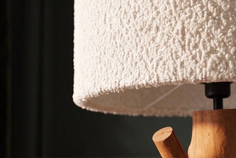 Lampe de table massive JEWELRY 60cm naturelle bois de mangoustan abat-jour en tissu blanc