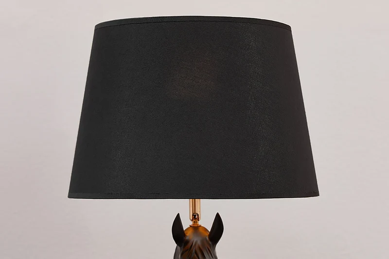 Lampe de table extravagante BLACK BEAUTY 75cm noir or sculpture de cheval