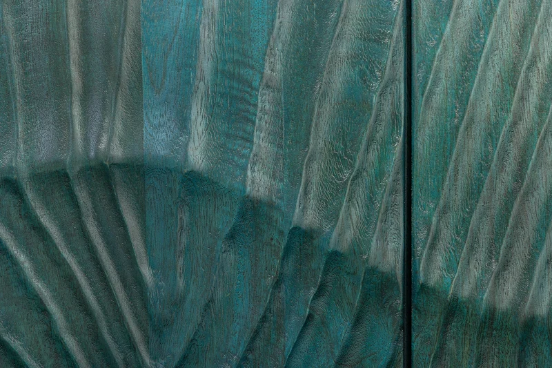 Buffet haut massif SCORPION 120cm en bois de manguier turquoise avec sculptures 3D métal doré