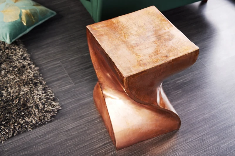 Table d'appoint sculpturale TWIST 45cm table de chevet artisanale en métal flammé cuivré