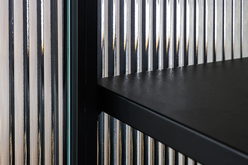 Vitrine moderne AMSTERDAM 180cm meuble haut en verre nervuré noir doré