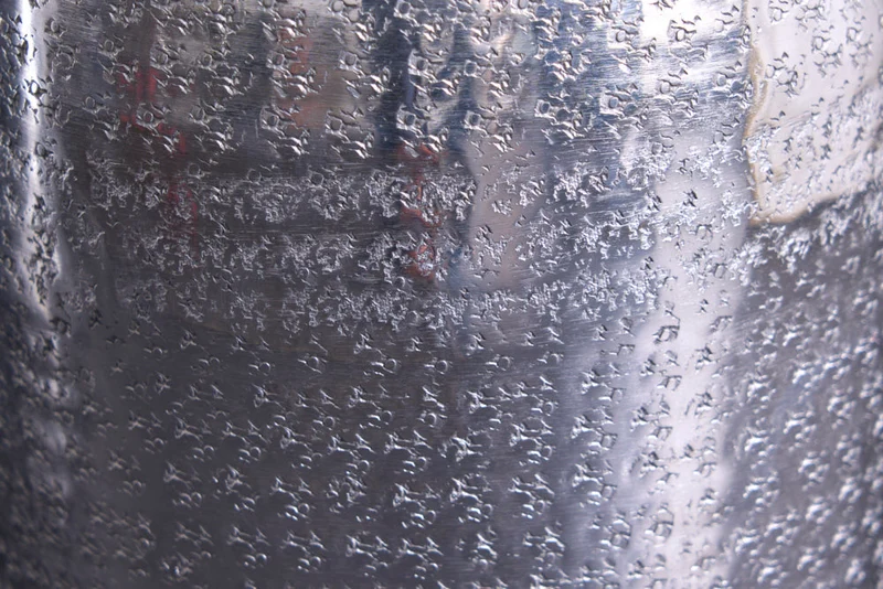 Vase élégant ORIENTAL 50cm argent au design marteau sauvage