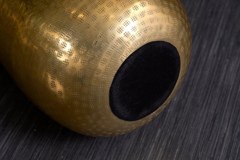 Vase élégant ORIENT 50cm doré au design marteau à grille