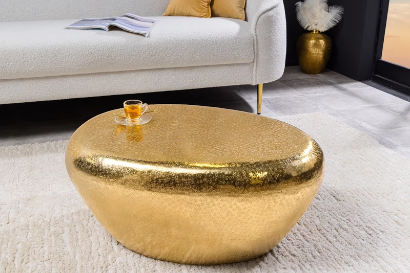 Table basse artisanale STONE 75cm en métal doré martelé design