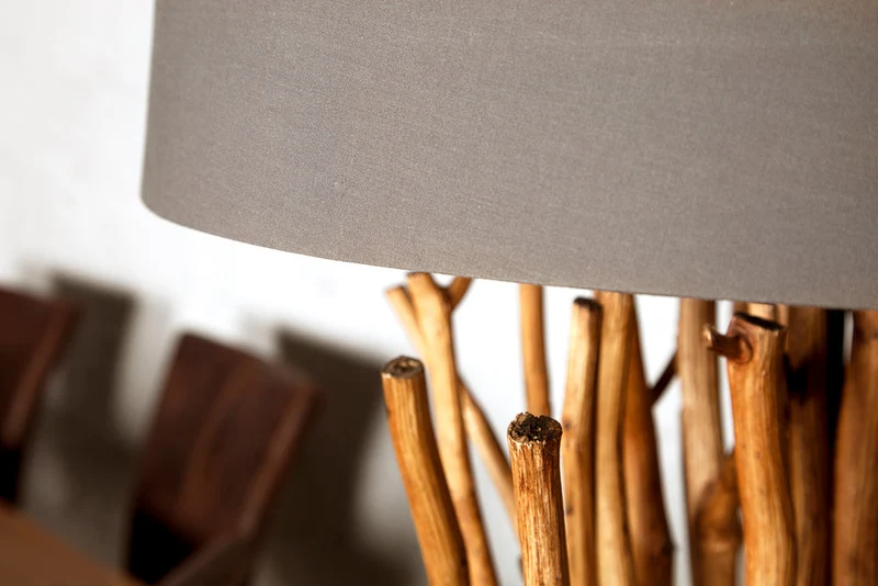 Lampadaire design en bois flotté EUPHORIA 180cm gris avec abat-jour en lin