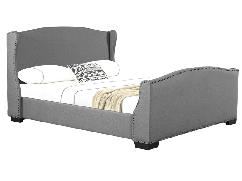 Lit capitonné Christelle en tissu gris avec tête de lit cloutée – Sommier à lattes inclus