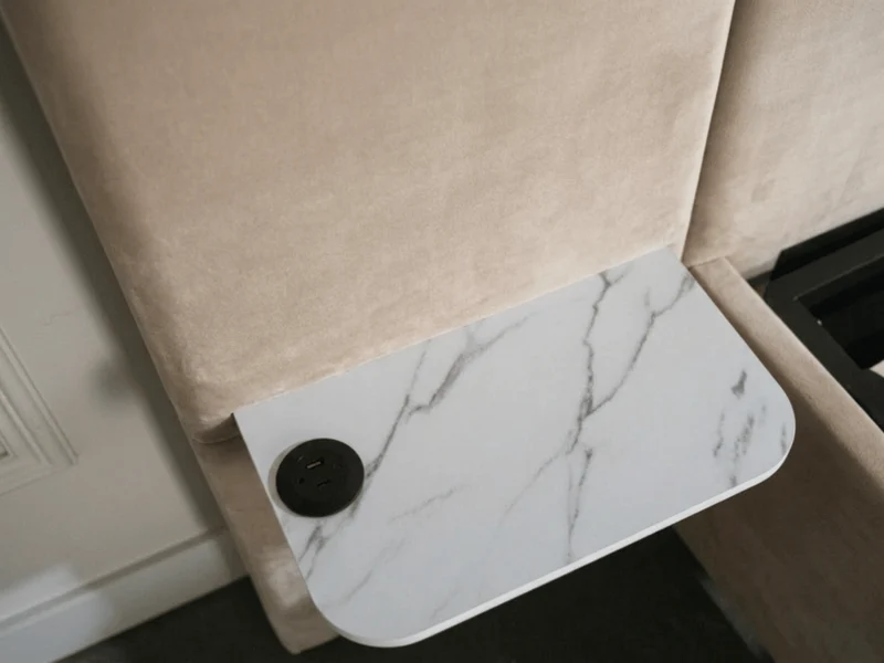 Lit Élysée – CosyPet Edition : tête de lit XXL, coffre, lumières, USB & tables de chevet incluses