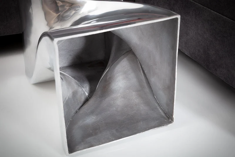 Table d’appoint sculpturale TWIST 45cm tabouret en aluminium poli argent design moderne