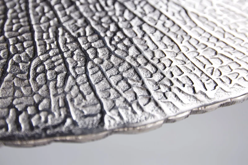 Table d'appoint artisanale ABSTRACT LEAF 40cm argent