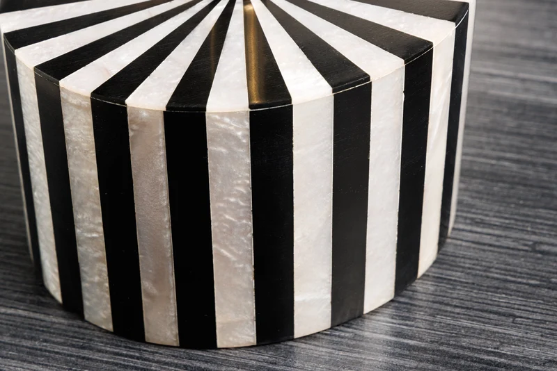 Table d'appoint en marqueterie d'os HARMONY NATURE 55 cm noir blanc incrustation artisanale