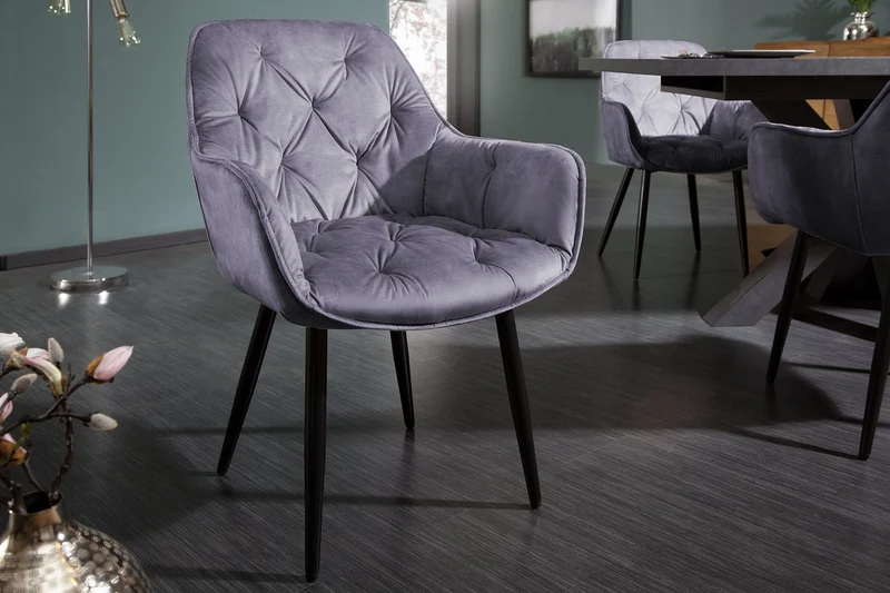 Lot de 2x Chaise design MILANO en velours gris avec accoudoirs matelassés décoratifs et pieds en métal noir rembourrés