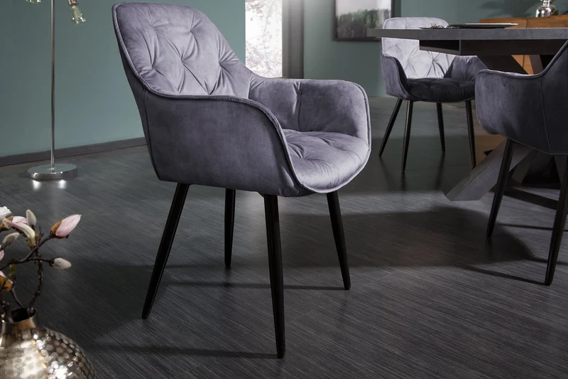Lot de 2x Chaise design MILANO en velours gris avec accoudoirs matelassés décoratifs et pieds en métal noir rembourrés