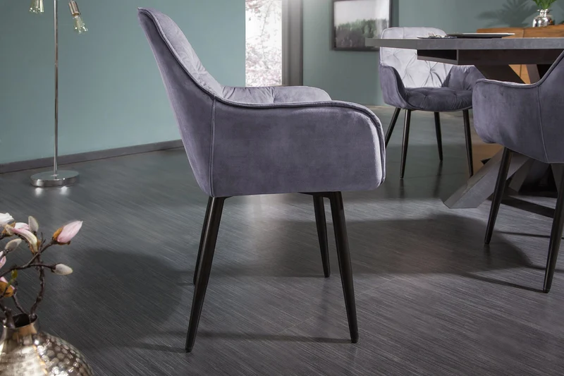 Lot de 2x Chaise design MILANO en velours gris avec accoudoirs matelassés décoratifs et pieds en métal noir rembourrés