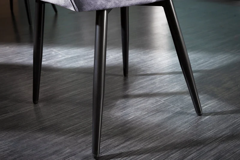 Lot de 2x Chaise design MILANO en velours gris avec accoudoirs matelassés décoratifs et pieds en métal noir rembourrés