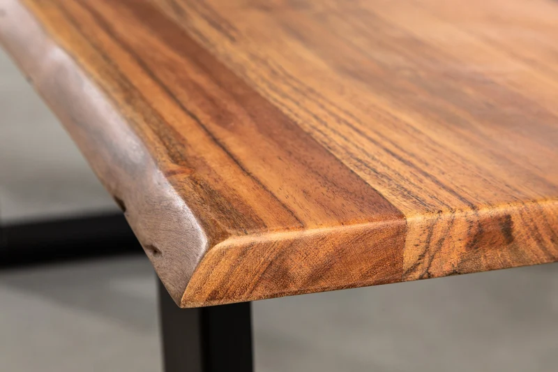 Table basse en bois massif MAMMUT 120 cm acacia naturel structure en V noir plateau 2,5 cm