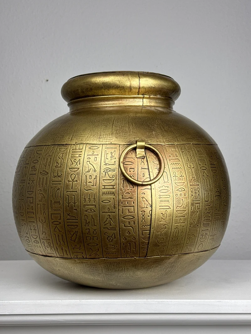 Vase égyptien avec hiéroglyphes (Métal)