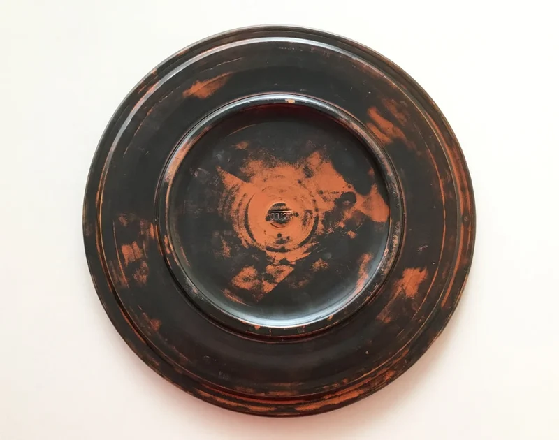 Assiette romaine avec relief des glands - céramique sigillée