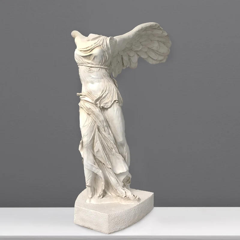 Statue Victoire de Samothrace (musée du Louvre) - grande sculpture en marbre blanc