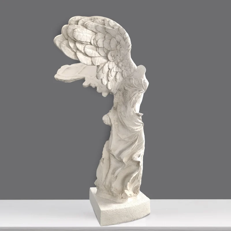 Statue Victoire de Samothrace (musée du Louvre) - grande sculpture en marbre blanc