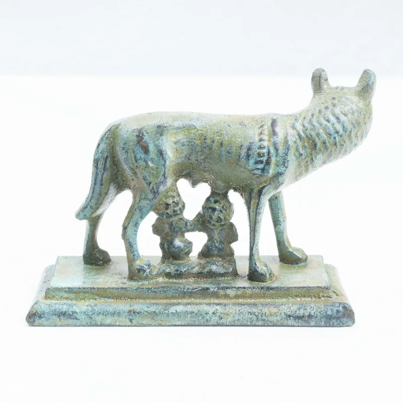 Statuette de la Louve romaine (statue du Capitole de Romulus, bronze vert)