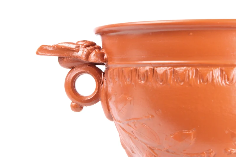 Tasse à vin romain avec reliefs de glands et manche - céramique sigillée