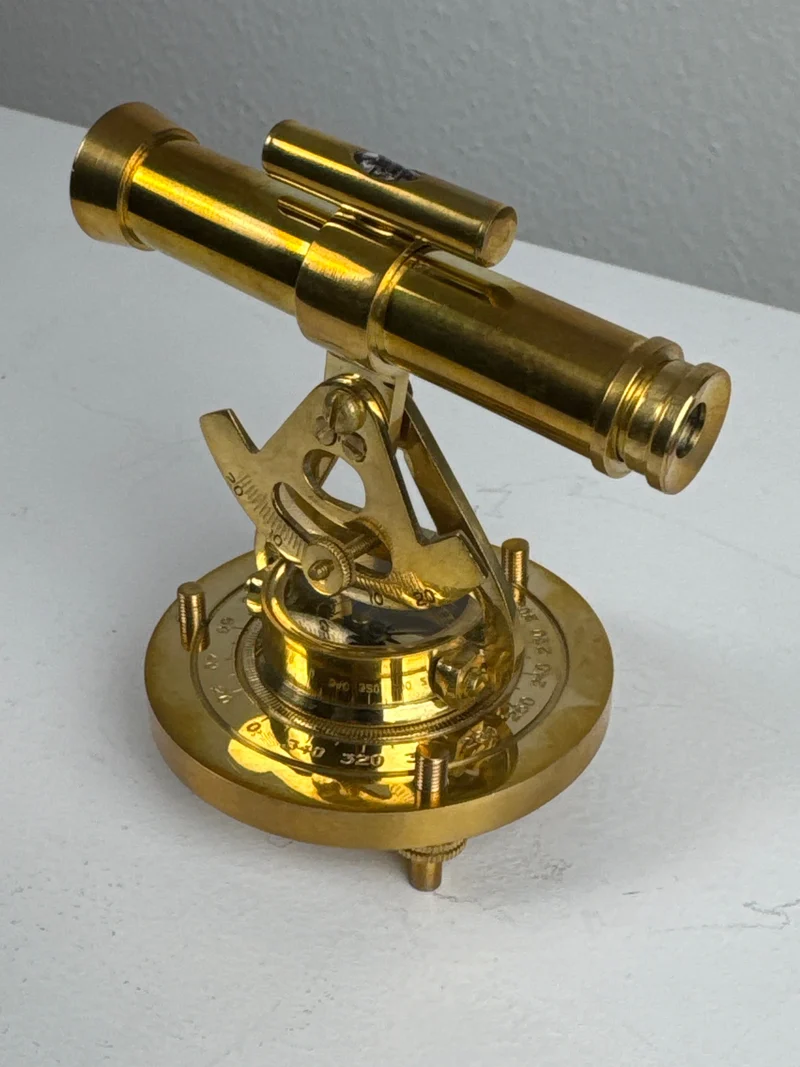 Télescope de table avec alidade (Laiton)