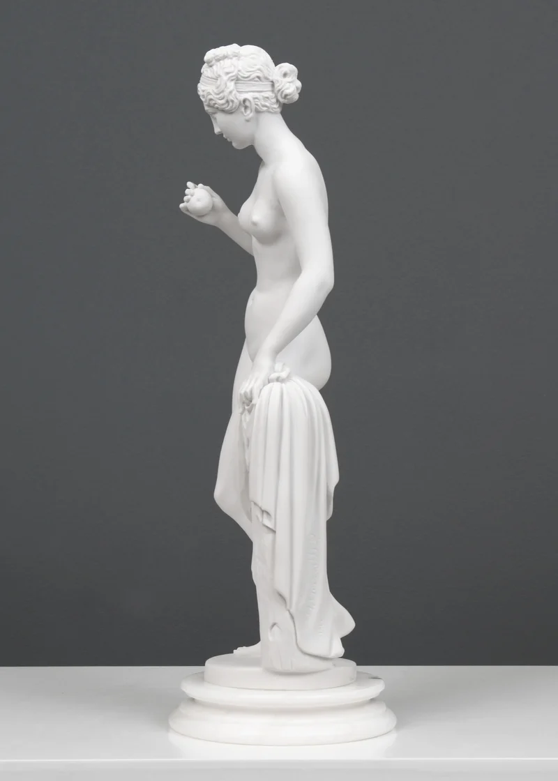 Staute Vénus avec la pomme (Bertel Thorvaldsen) - sculpture en marbre